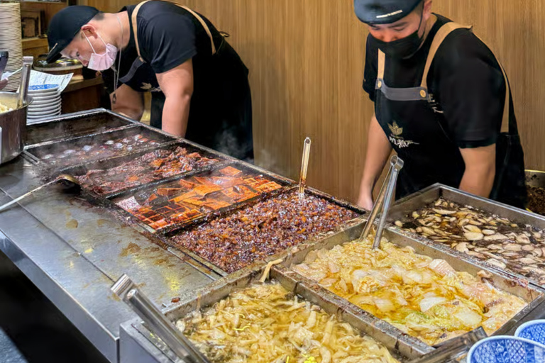 Taipei: Evening Street Food Tour with Locals
