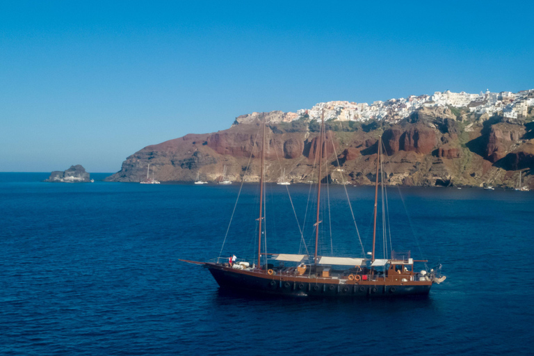 Santorini: Volcano, Hot Springs and Thirasia Cruise