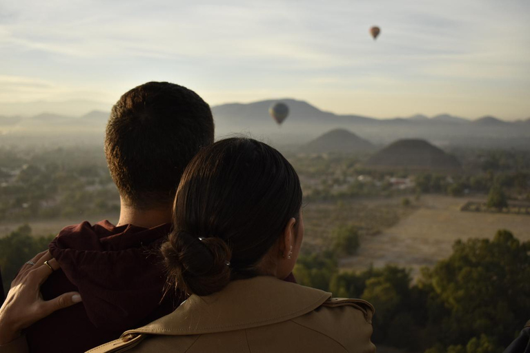 Vuelo en Globo, Desayuno, Zona Arqueológica y Transporte