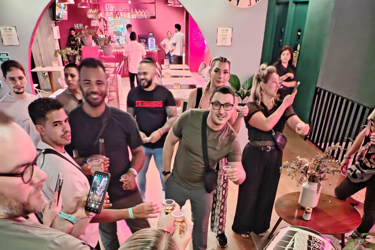 Medellín: Poblado Rooftops and Local Clubs Tour with Shots