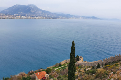 Alanya: tour della città con funivia, tour in barca e pranzo DimcayTour dei punti salienti di Alanya: Funivia, crociera in barca e attrazioni della città