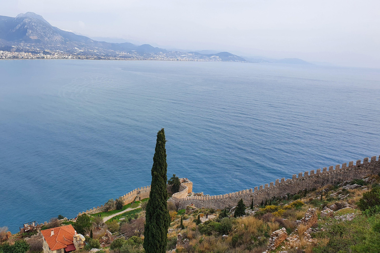 Alanya: tour della città con funivia, tour in barca e pranzo DimcayTour dei punti salienti di Alanya: Funivia, crociera in barca e attrazioni della città