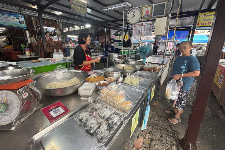 Ayutthaya Walking Tour: Market, Craft & Local Life