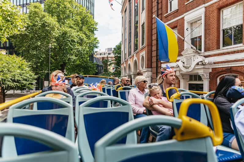 london bus tour live commentary