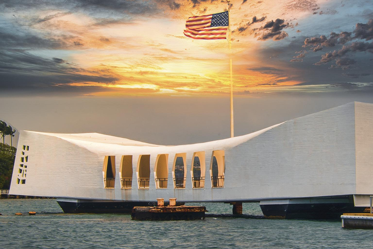 El Patrimonio de Honolulu: Un paseo por la historiaEcos del Valor: Un tour a pie por Pearl Harbor