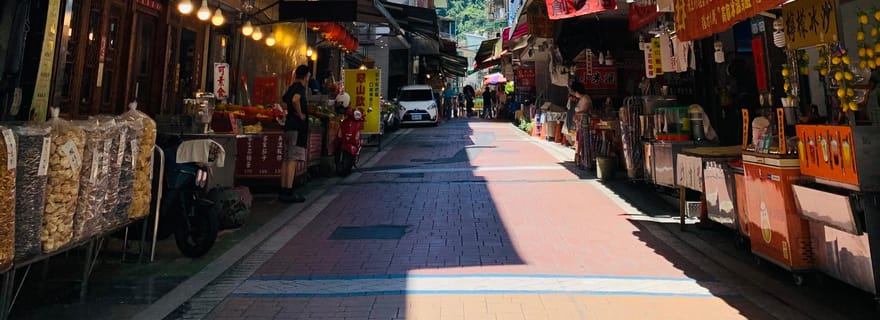 Taipei : 8 heures de visite privée à Wulai avec Benz Vito