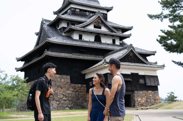 Matsue Castle Guided Tour - With a Local Guide & Audioguide