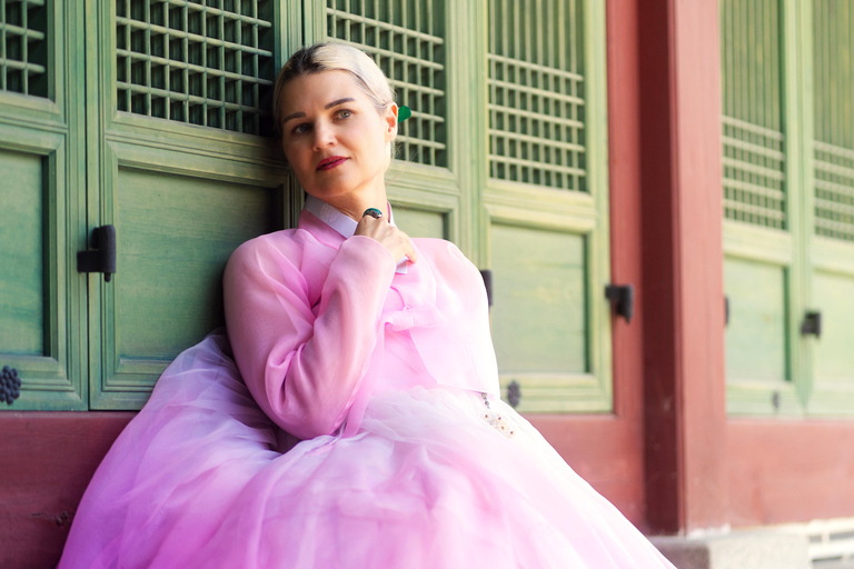 Seoul: Modern Hanbok Dress Photoshoot Gyeongbokgung Palace