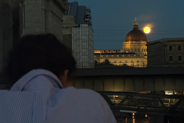 Berlin Night Walking Tour - Iconic Illuminated Landmarks Private Berlin Sunset Walking Tour - Iconic Landmarks