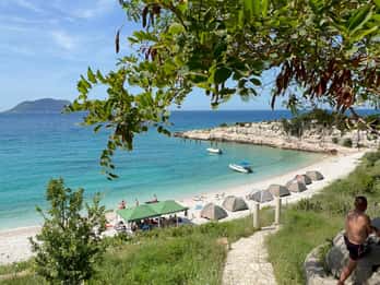 Desde Vlora: excursión en lancha rápida a la cueva de Haxhi Ali y Karaburun