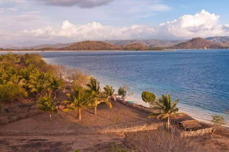 From Lombok: Full-Day Gili Gede, Rengit, & Layar Island Tour Private Tour with Meet at Harbor