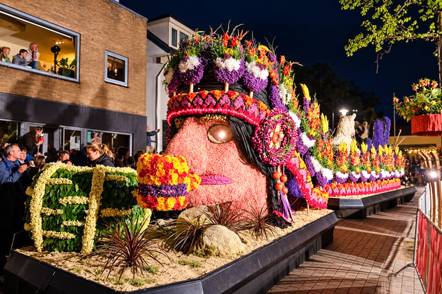 Amsterdam: Tulip Experience &amp; Illuminated Flower Parade
