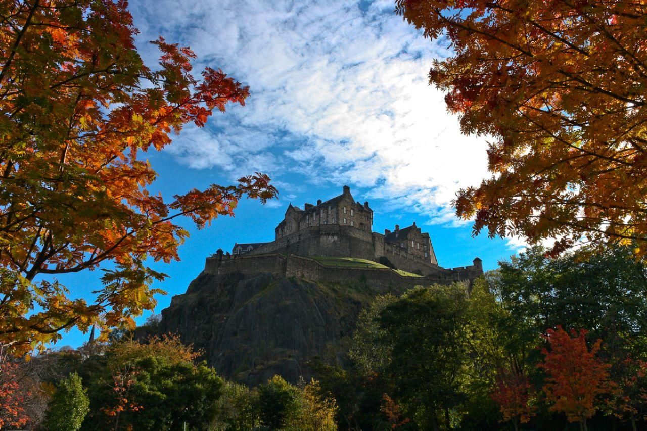 Edinburgh: Privater Rundgang auf Französisch mit Clémentine