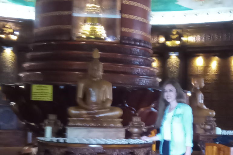 The Best Kandy Tuk-Tuk city Tour with a Professional Guide