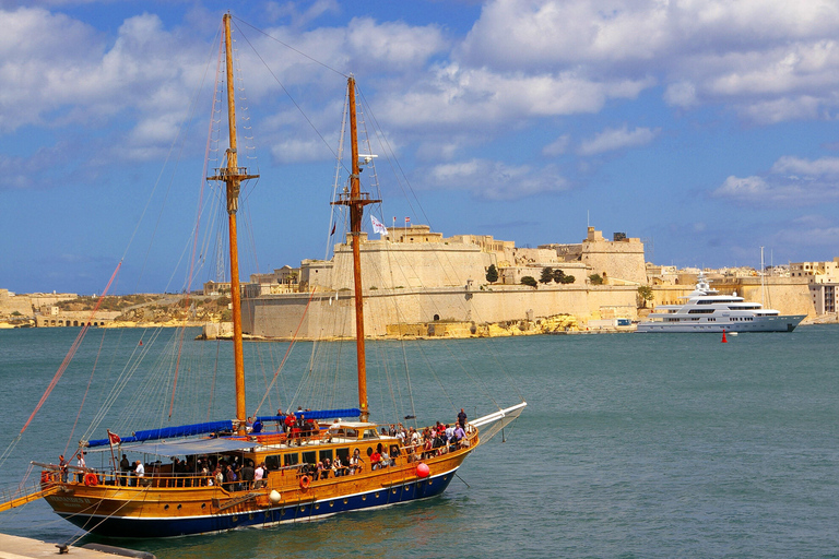 Sliema: Fernandes Fireworks Festival Cruise w/ Dinner+Drinks Without Transportation