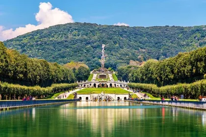 Caserta Königspalast und Archäologisches Museum von Neapel Tour