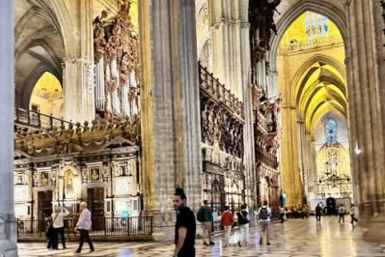 Seville: Cathedral & Giralda Entry Ticket with Audio Guide