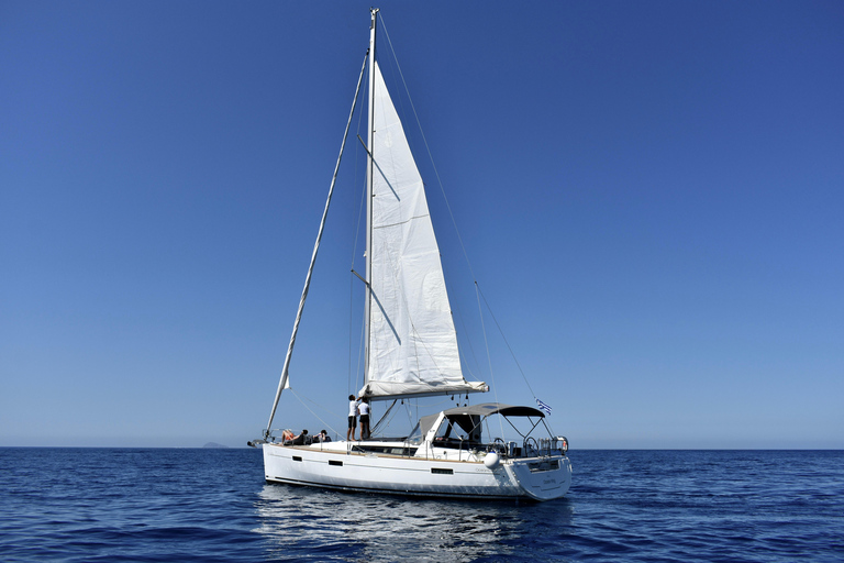 7-Day Crewed Charter "The Cosmopolitan" Beneteau Oceanis 45