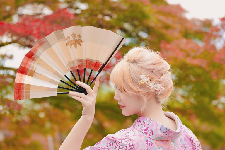 Kyoto: Uthyrning av kimono eller Yukata med påklädningsservice