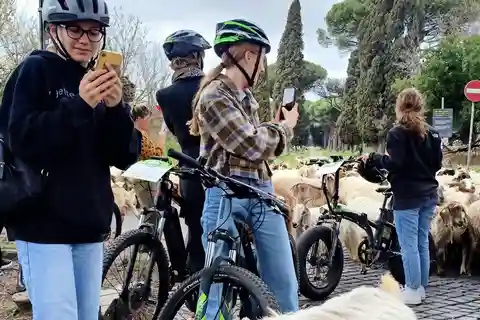 Via Appia, Acquedotti e Catacombe: tour sicuro in e-bike