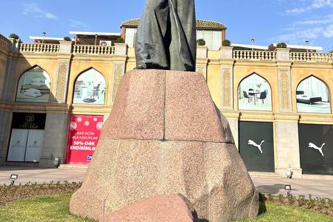 Baku: Downtown Walking Tour with Local Guide Private Tour with Local Guide