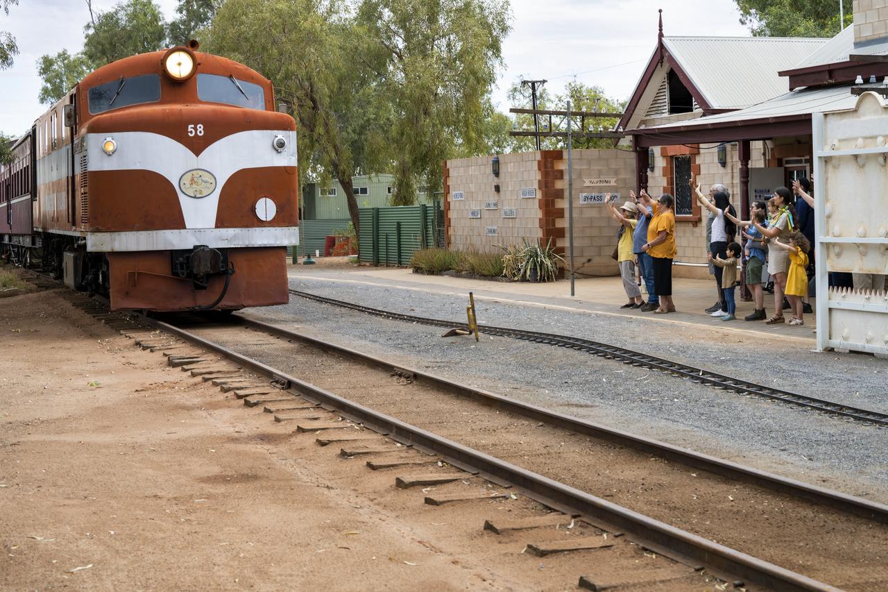 Alice Springs: Red Centre Journey Tour mit Morgentee