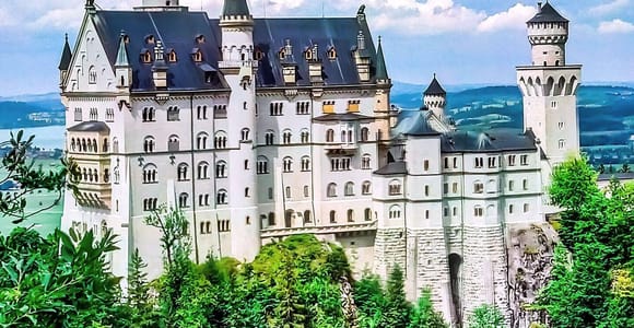 Munich: Neuschwanstein, Linderhof & Alpine Lakes by Tesla