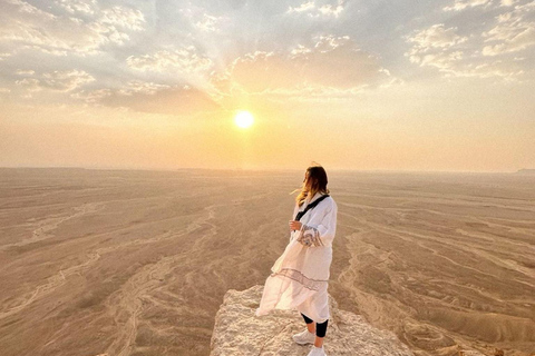Riyadh: Edge of the World 4x4 Tour Sunset and Stargazing