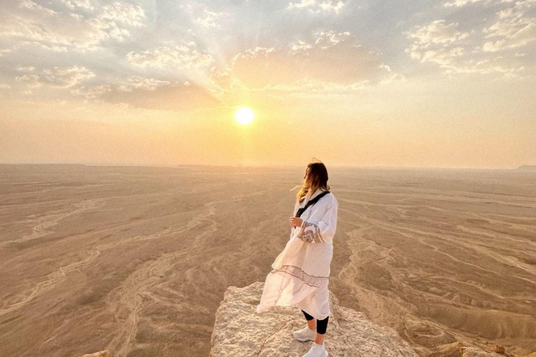 Riyadh: Edge of the World 4x4 Tour Sunset and Stargazing