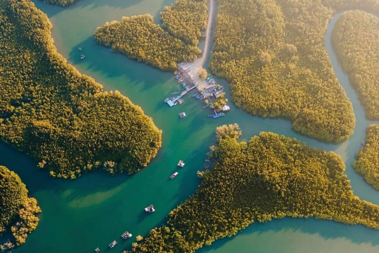 Khaolak : promenade au coucher du soleil dans la baie de Phangnga et l'île de James BondCoucher de soleil dans la baie de Phang Nga et visite de l'île de James Bond
