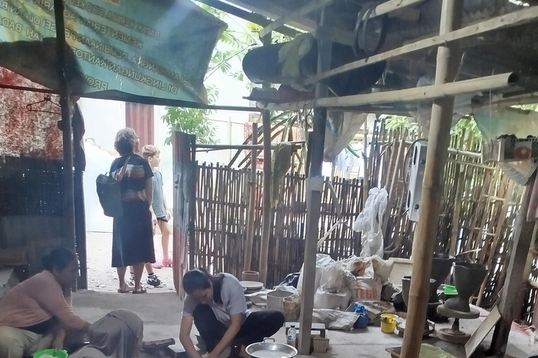 Lombok: aprende la forma tradicional de elaborar aceite de coco.Lombok: aprende la forma tradicional de elaborar aceite de coco