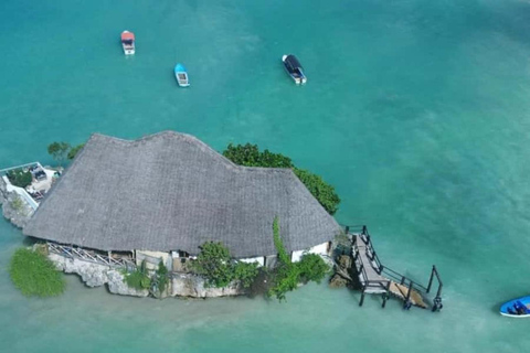 ZANZIBAR: Farma przypraw, jaskinia Salam, pływanie z żółwiami i restauracja RockWYCIECZKA PRYWATNA Z TRANSPORTEM