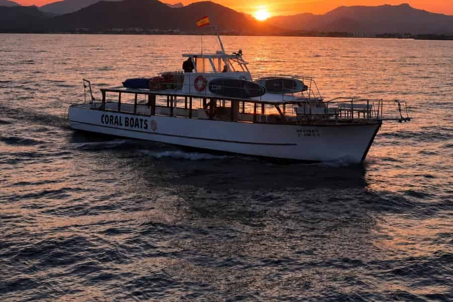 Alcudia: Tapas-Bootsfahrt bei Sonnenuntergang mit SUP & Schnorcheln, Kleingruppe. Foto: GetYourGuide Alcudia: Tapas-Bootsfahrt bei Sonnenuntergang mit SUP & Schnorcheln, Kleingruppe. Foto: GetYourGuide