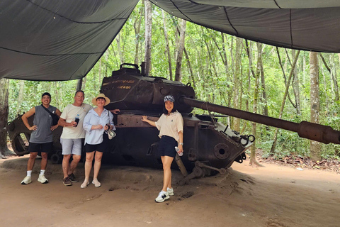 Tour privato dei tunnel di Cu Chi in auto con guida femminileDa Ho Chi Minh City: Tour privato dei tunnel di Cu Chi