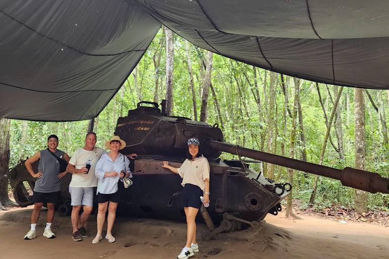 Tour privato dei tunnel di Cu Chi in auto con guida femminileDa Ho Chi Minh City: Tour privato dei tunnel di Cu Chi