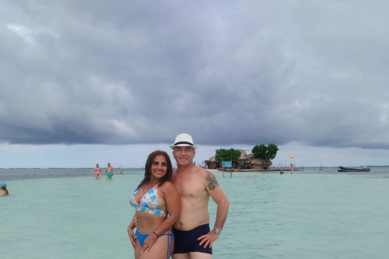 Panama City: San Blas Tropical Adventure – 3 Islands with Lunch at a Local Restaurant Tropical Adventure in Guna Yala: 3 Islands with Lunch at a Local Restaurant
