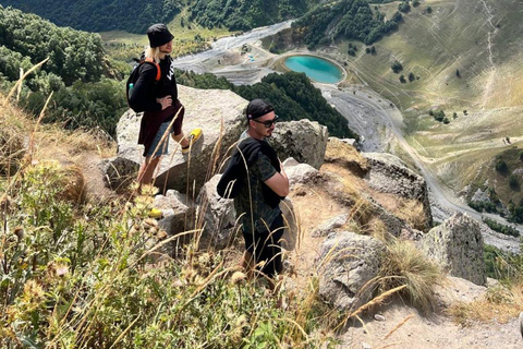 De Tbilisi: Viagem de 1 dia à Montanha Kazbek e à Fortaleza de Ananuri