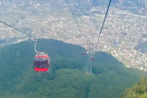 Kathmandu: Monkey Temple and Chandragiri Cable Car Ride Tour