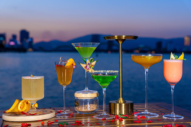 Da Nang: Poseidon DJ & Night Cruise Experience Poseidon Dinner & DJ Party Experience