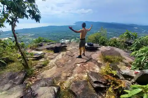Visite à la journée du trekking Tien Son Dinh Phu Quoc