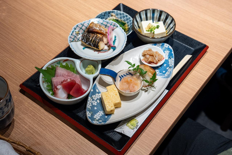 Kanazawa: Samurai and Geisha Culture Walking Tour with Lunch