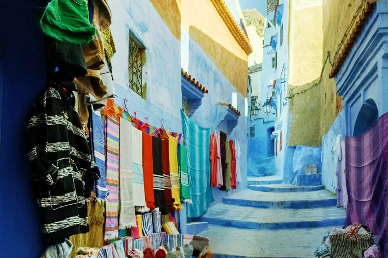 Au départ de Fès : Chefchaouen Excursion d&#039;une journée avec chauffeur pour un groupe de 8 personnes