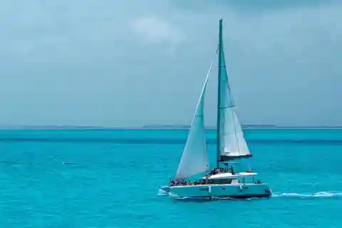 Catamaran Isla Mujeres + Coco Bongo Combo tour