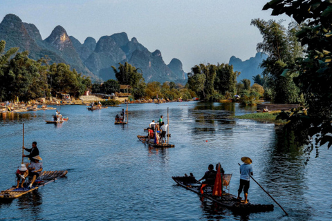 Da Yangshuo: gita di un giorno sul fiume Yulong in zattera di bambù e al picco RuyiPrivate Tour (Chinese Speaking Driver)