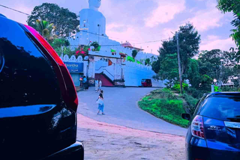 Tuk-Tuk Tales of Kandy: A Sensory City Tour with Local Guide A Sensory Kandy City Tour by Car Van with Local Guide