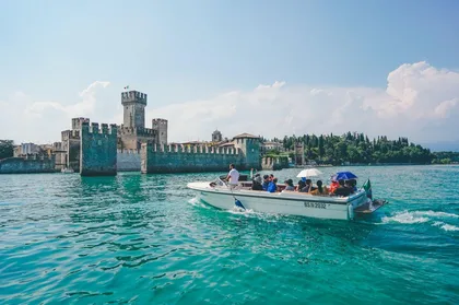 Von Venedig aus: Verona, Bootsfahrt auf dem Gardasee und Spritzverkostung
