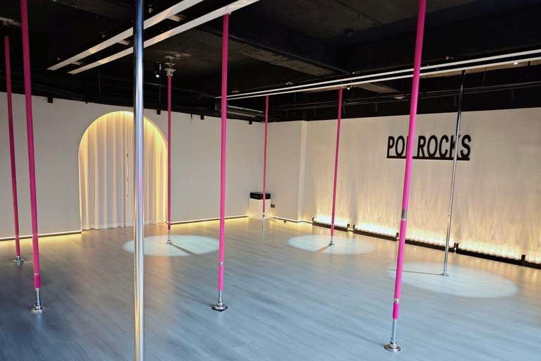 Hangzhou: Pole Dance Class (with Hanfu options)