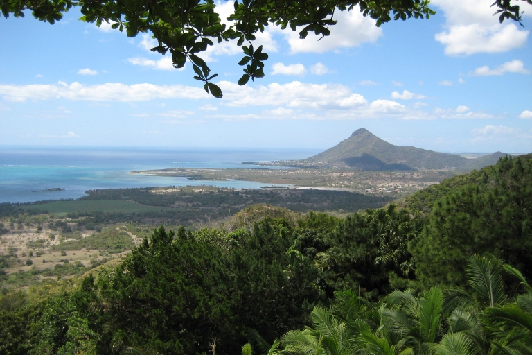 Mauritius: Południowa wycieczka z 7 kolorami ziemi - całodniowa wycieczkaMauritius: Wycieczka na południe z 7 kolorową ziemią – wycieczka całodniowa