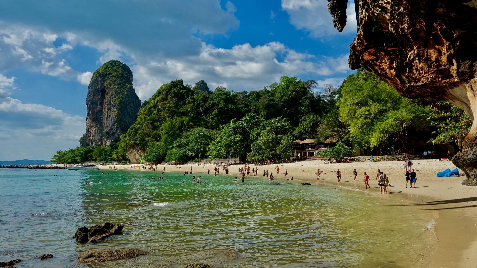Krabi: Railay Beach & Höhlen + Jurassic World: Rebirth Sites