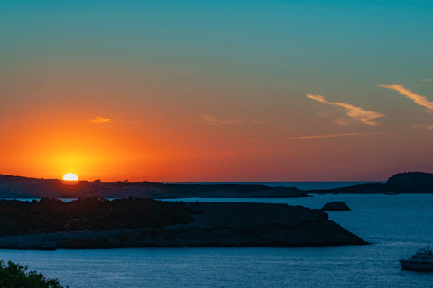 Ibiza: Sunset Boat Tour with Water Sports, Open Bar & Tapas